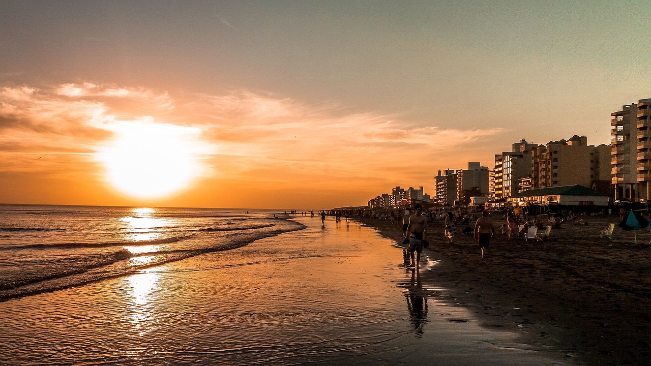 Vacacionar en Mar del Plata puede llegar a costar un 35% más que en Cancún y el doble que en Río de Janeiro